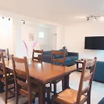 Hébergement de vacances L'unique- Maison De Famille En Plein Centre-ville *